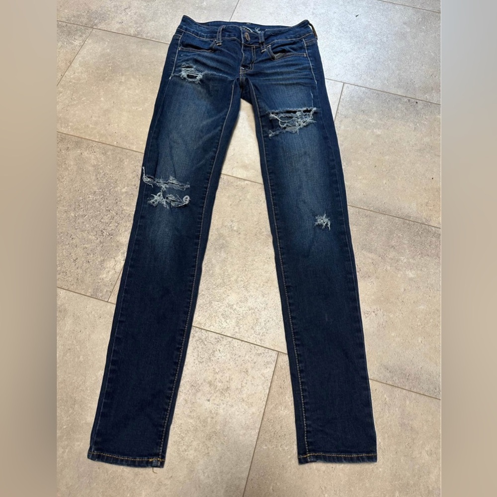 American Eagle “super stretch” distressed jeggings size 00